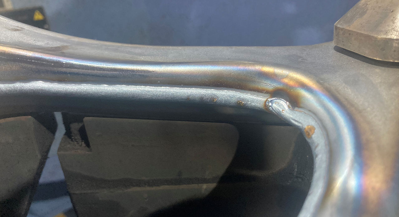 Steel weld seam – SKS MMT-X welding process Steel weld seam – SKS MMT-X welding process